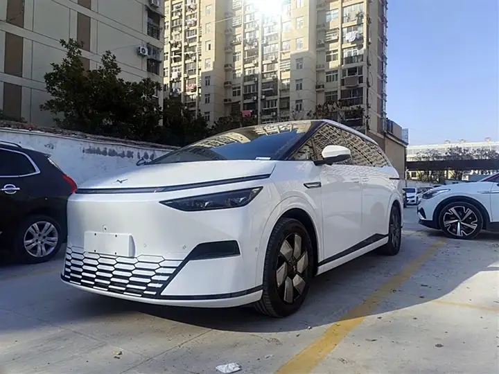 Xpeng X9 2024 Luxurious China Electric MPV
