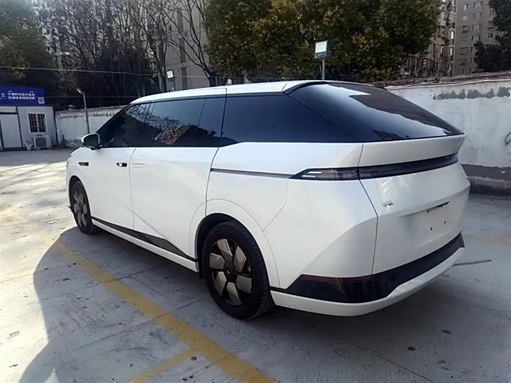 Xpeng X9 2024 Luxurious China Electric MPV