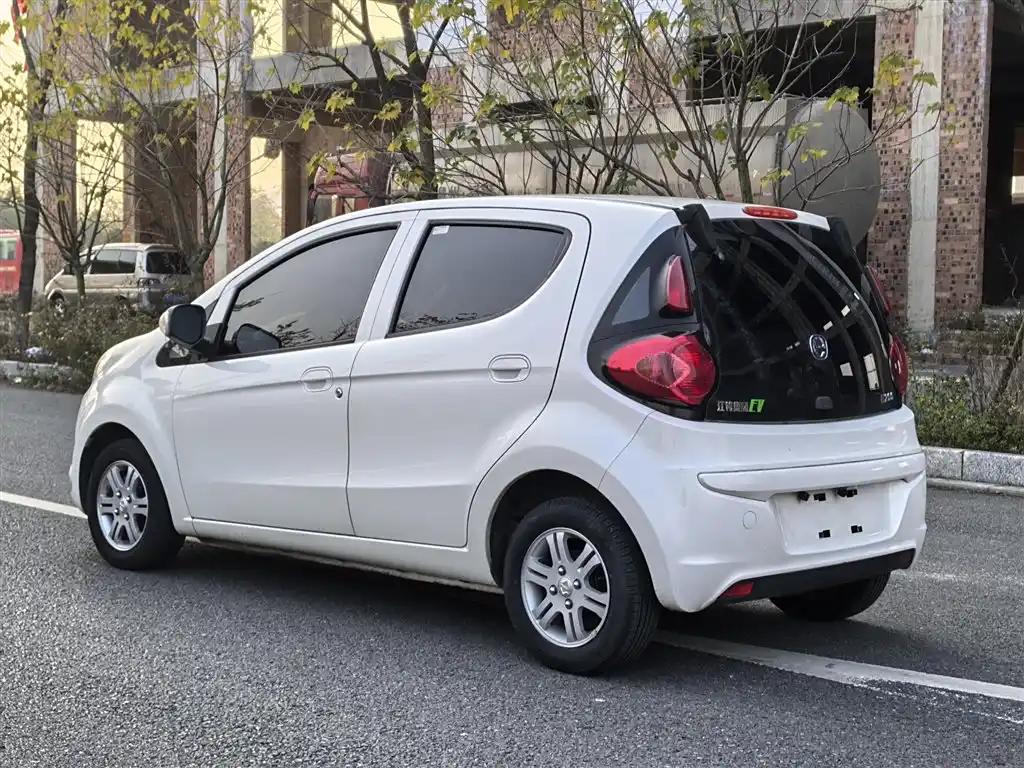 JMEV E200L 2019 Stylish White Electric Sedan Car