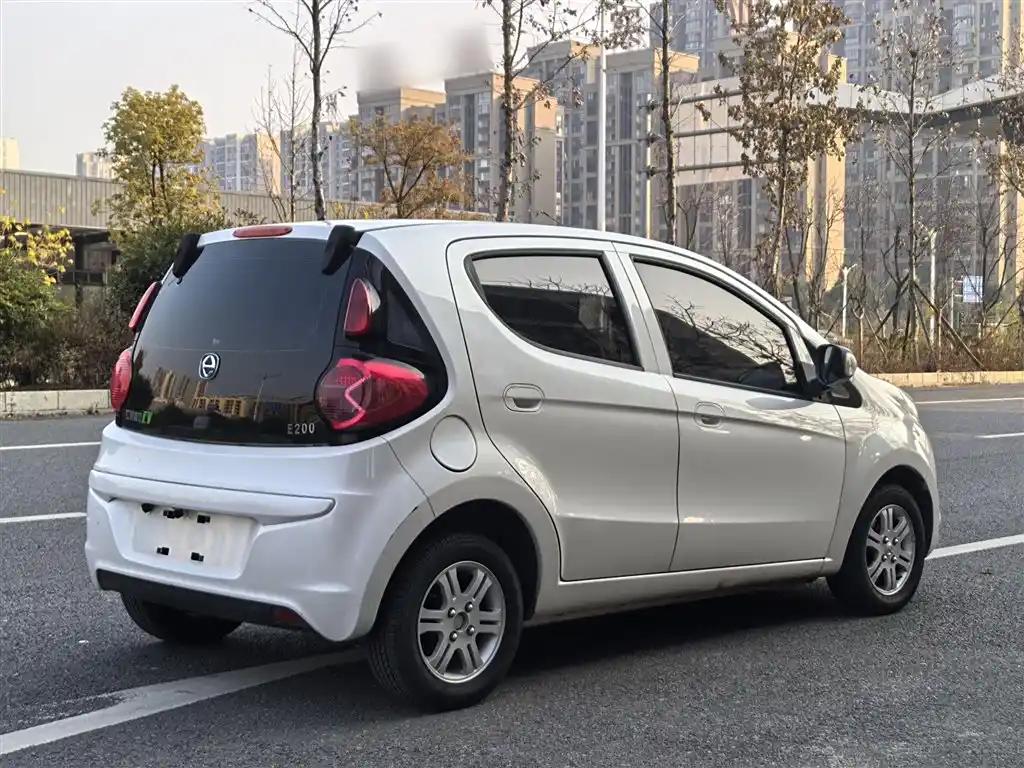 JMEV E200L 2019 Stylish White Electric Sedan Car