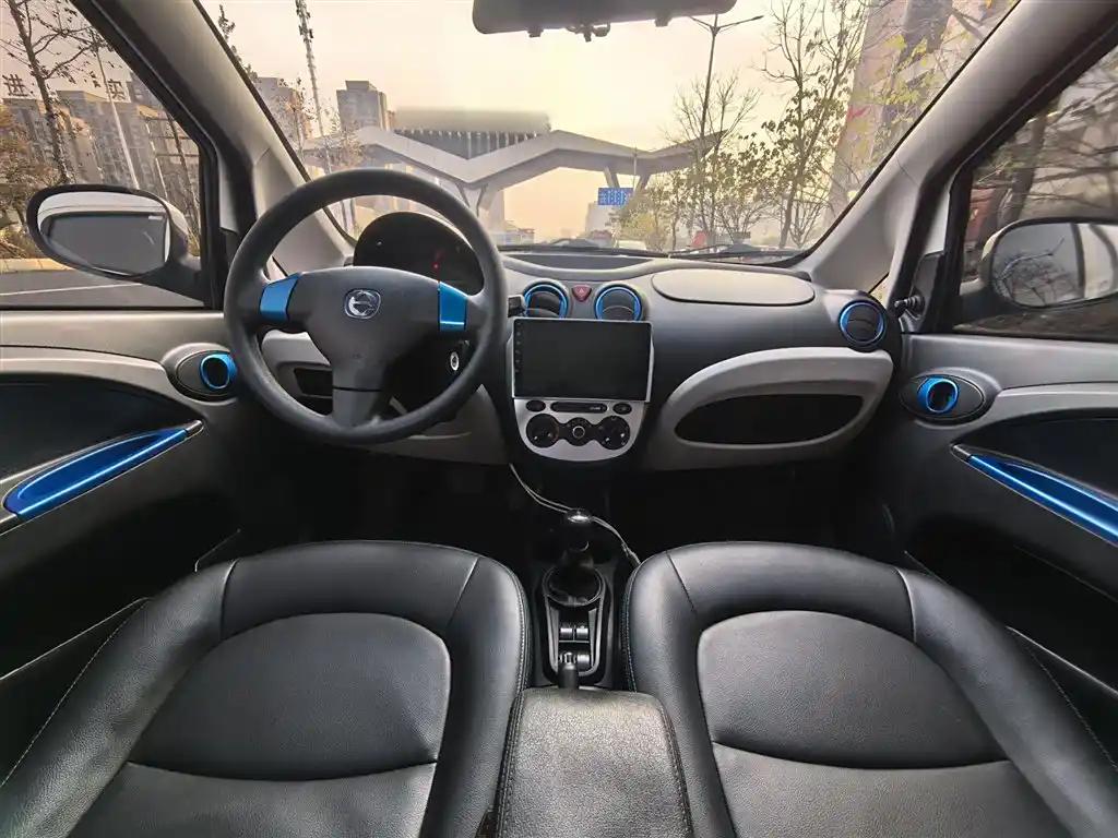 JMEV E200L 2019 Stylish White Electric Sedan Car