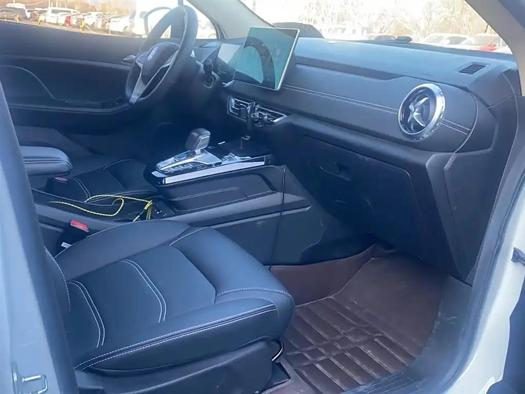 White 2019 BYD Yuan China Compact Electric SUV