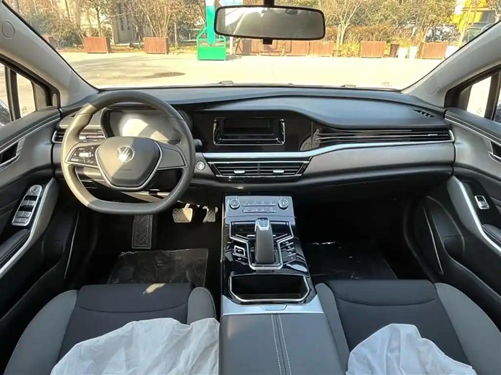 JMEV Yi 2022 White Electric City Car Low Mileage