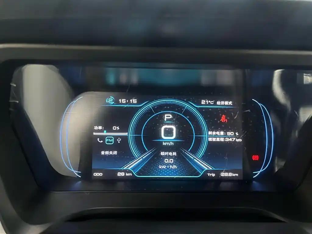 JMEV Yi 2022 White Electric City Car Low Mileage