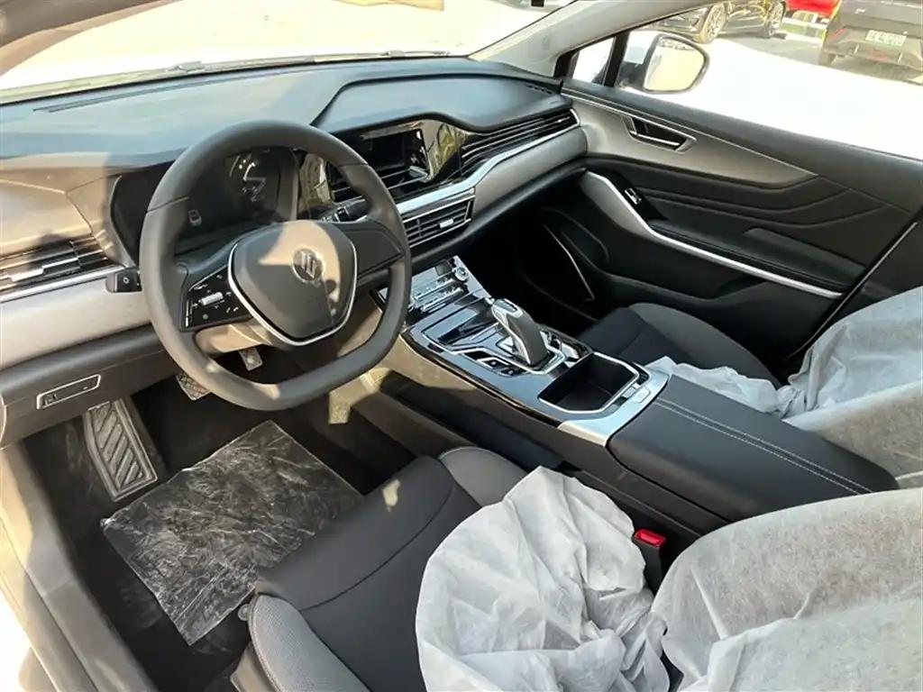 JMEV Yi 2022 White Electric City Car Low Mileage