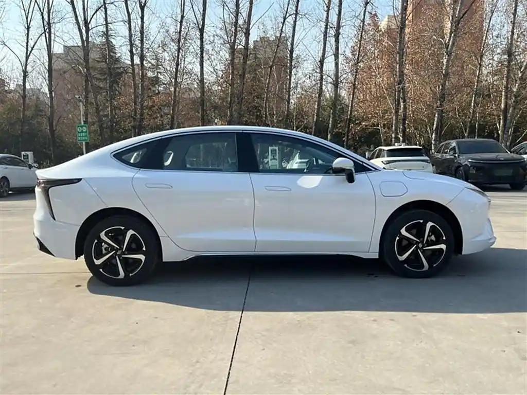 JMEV Yi 2022 White Electric City Car Low Mileage