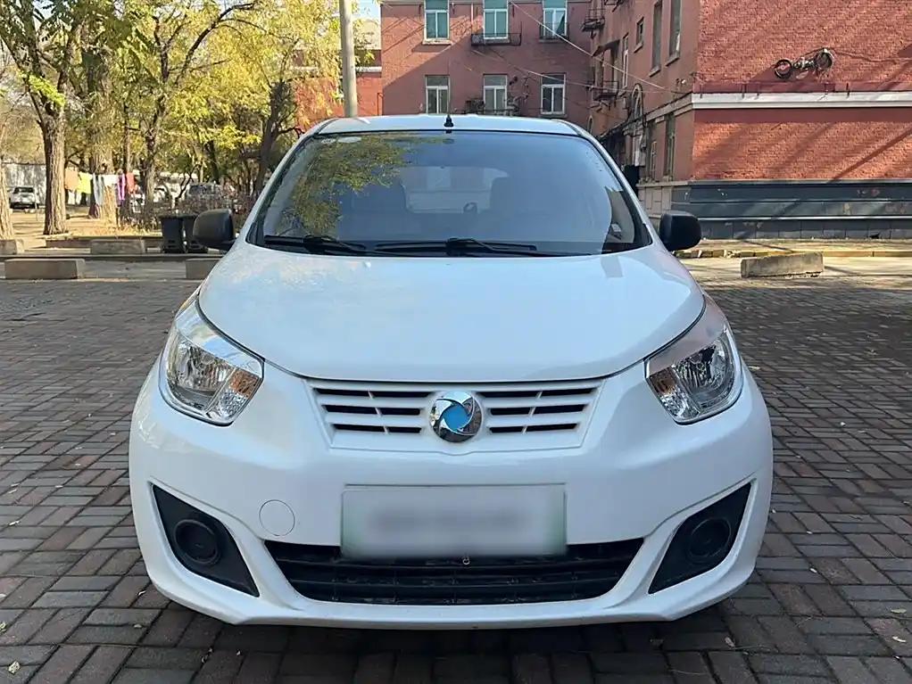 Dongfeng 2018 White New Energy Electric Car