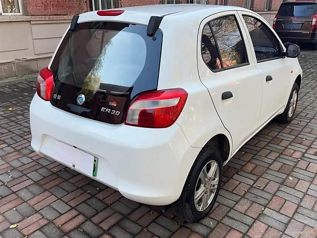 Dongfeng 2018 White New Energy Electric Car