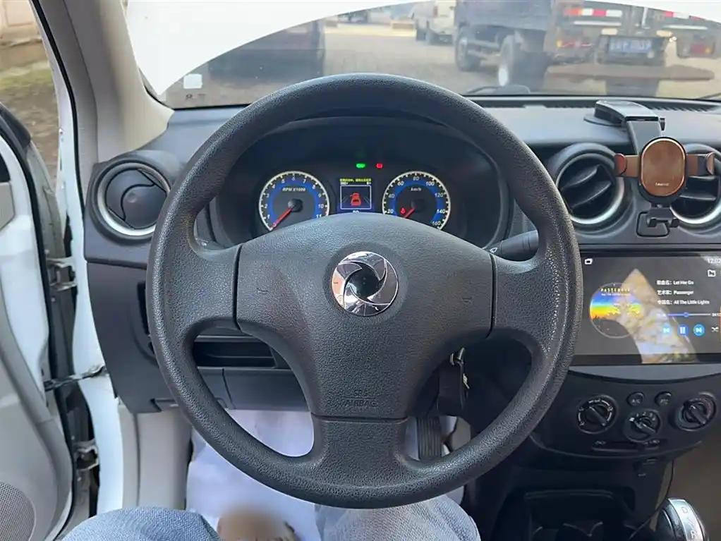 Dongfeng 2018 White New Energy Electric Car