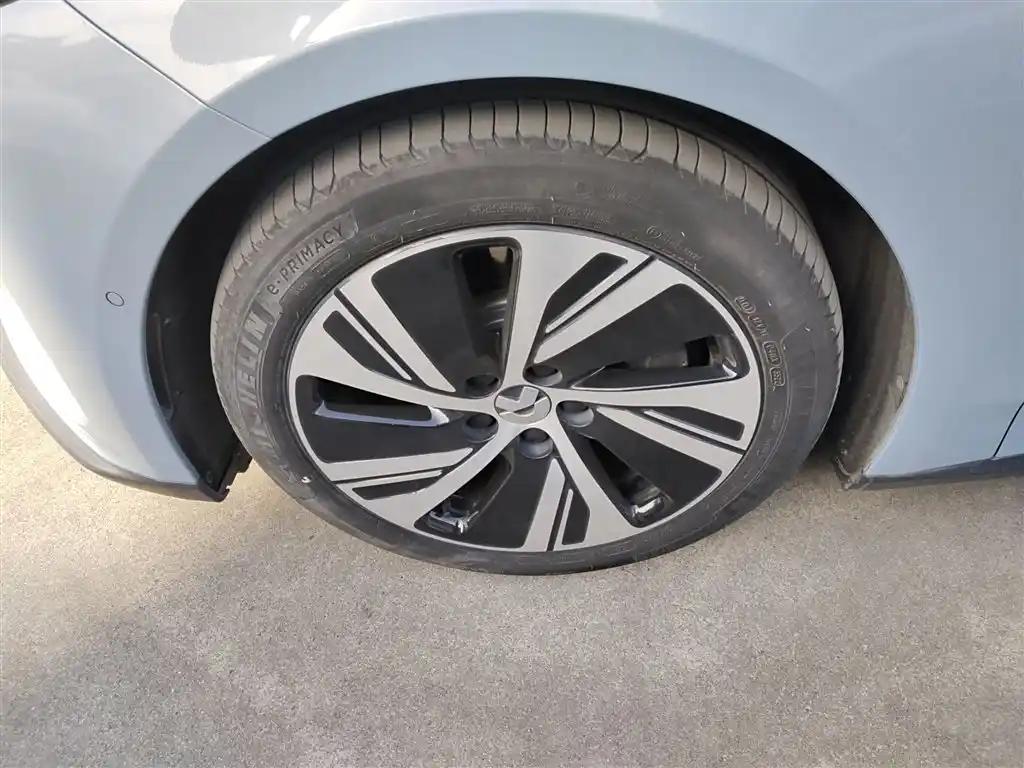 NIO ET5 2023 Electric Car Leader with Panoramic Sunroof