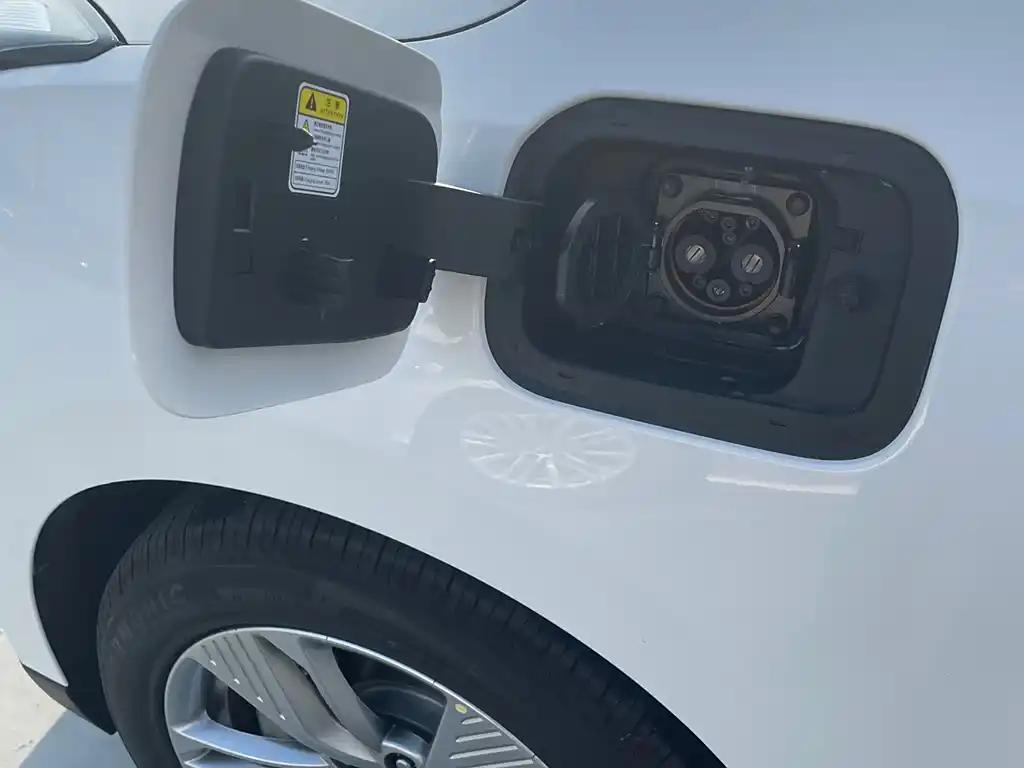 Bestune NAT 2025 Premium White New Energy Vehicle