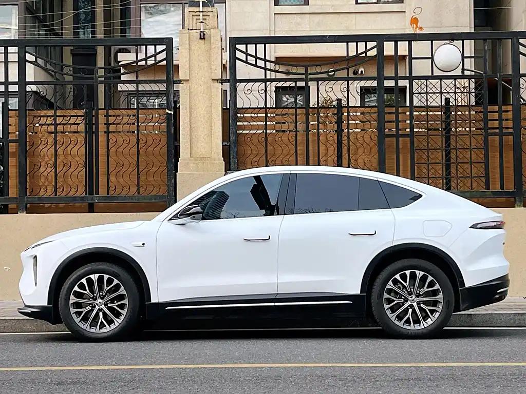 NIO EC6 2025 White Electric SUV 2025 with Panoramic Sunroof