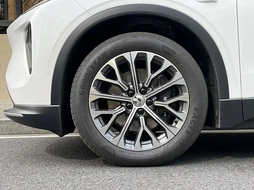 NIO EC6 2025 White Electric SUV 2025 with Panoramic Sunroof