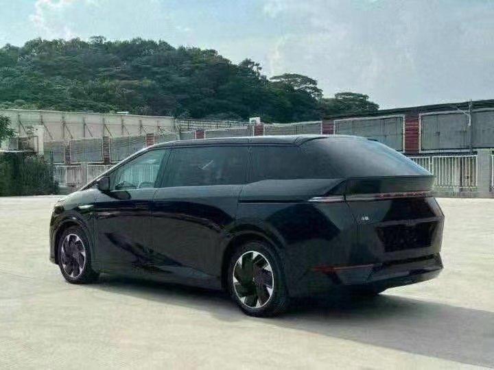 Xpeng X9 2024 Black Chinese Electric MPV Big Discount