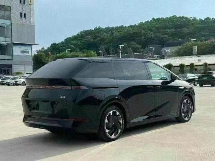 Xpeng X9 2024 Black Chinese Electric MPV Big Discount