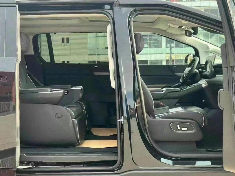 Xpeng X9 2024 Black Chinese Electric MPV Big Discount