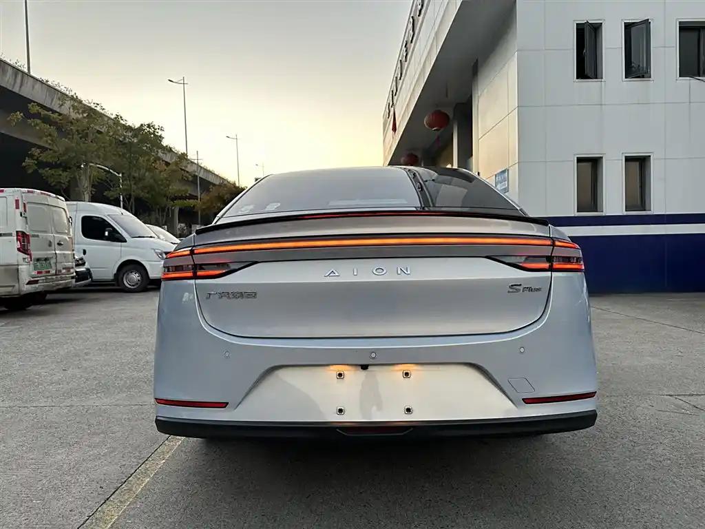 AION S Plus 2022 Affordable Electric Sedan with Panoramic Sunroof