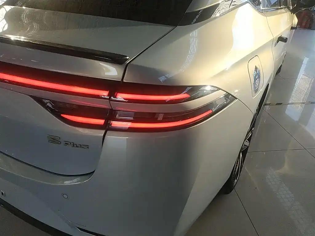 AION S Plus 2022 Affordable Electric Sedan with Panoramic Sunroof