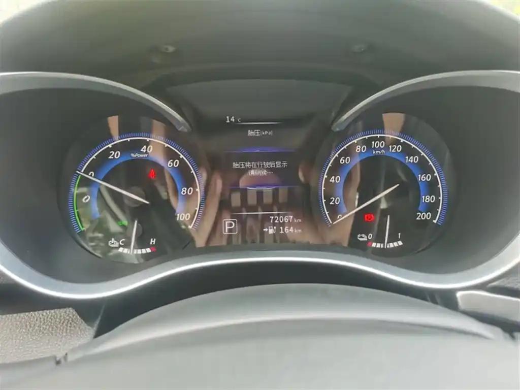 White 2022 Venucia D60 New Energy Vehicles in China