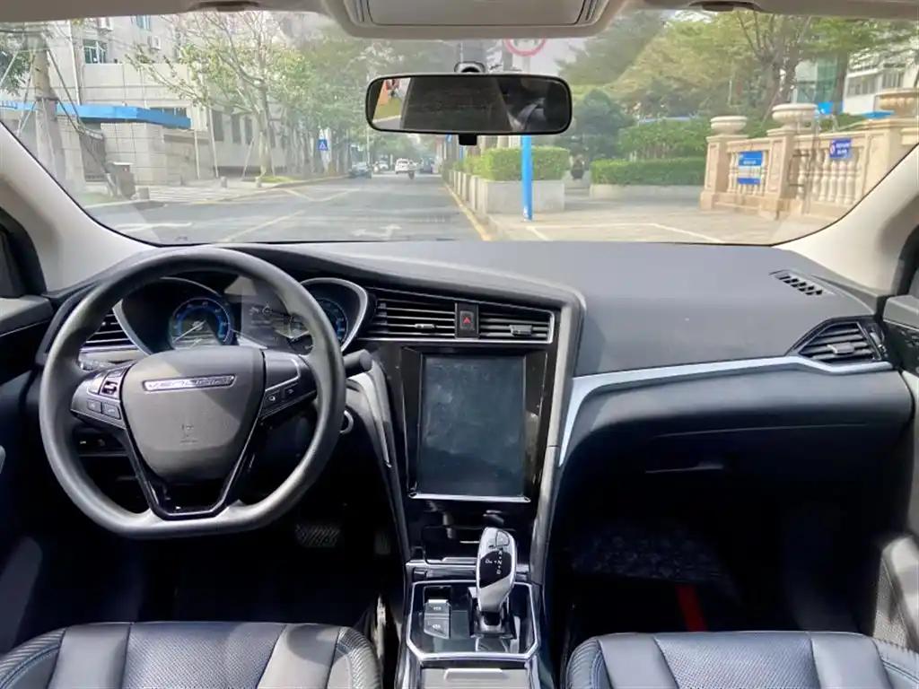 White 2022 Venucia D60 New Energy Vehicles in China