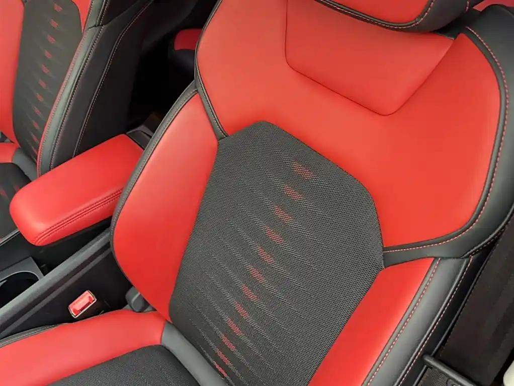 BYD E2 2019 Red 5-Seater New Energy Vehicle in China