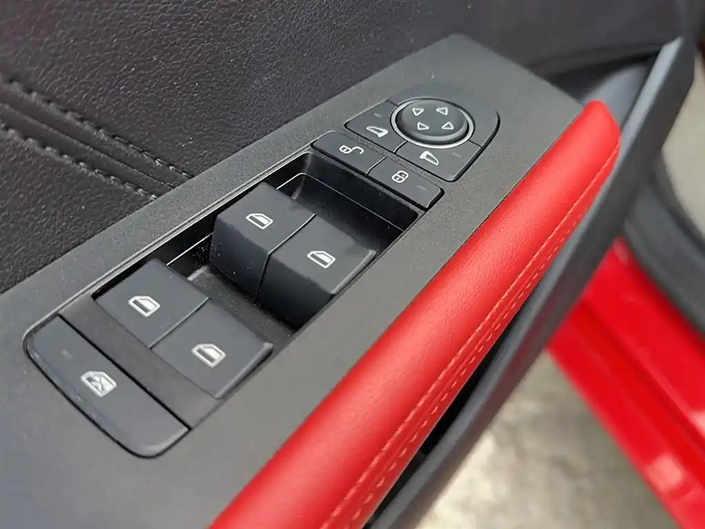 BYD E2 2019 Red 5-Seater New Energy Vehicle in China