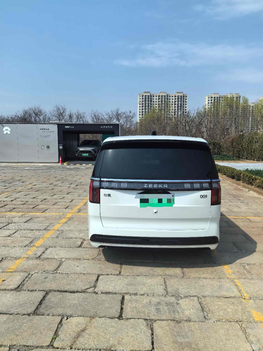 ZEEKR 009 2023 Chinese Electric MPV with Panoramic Sunroof