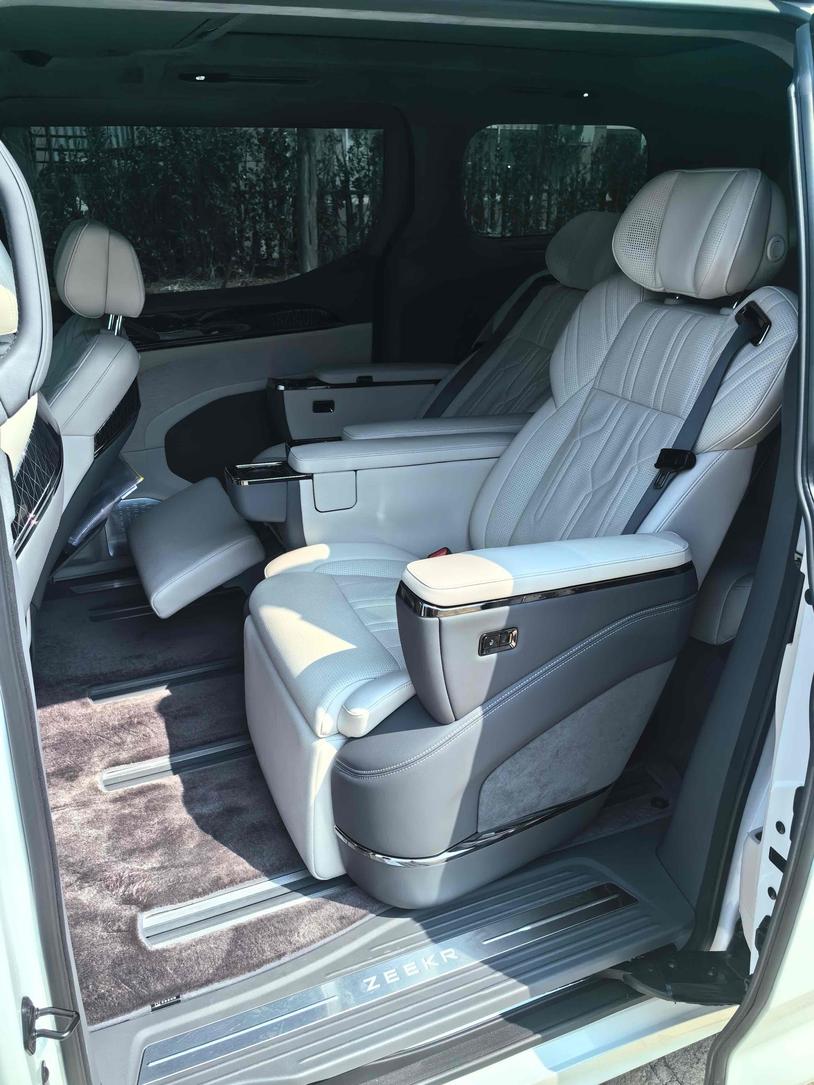 ZEEKR 009 2023 Chinese Electric MPV with Panoramic Sunroof