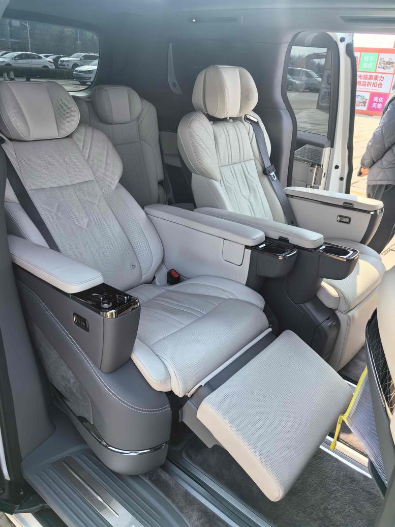 ZEEKR 009 2023 Chinese Electric MPV with Panoramic Sunroof