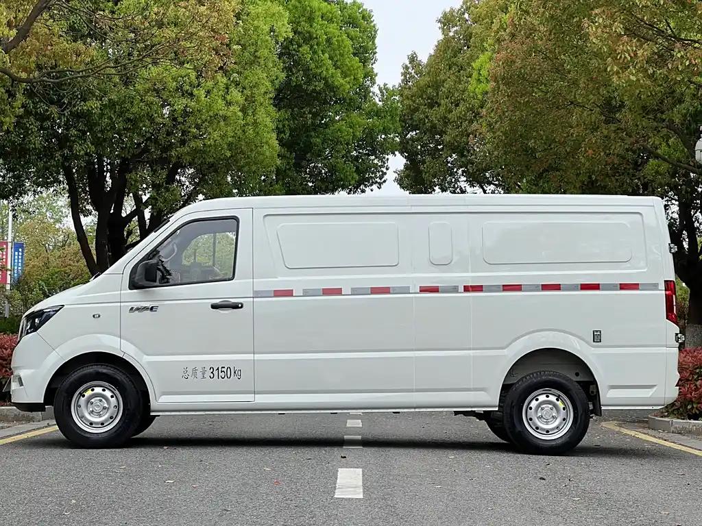 Dongfeng Yufeng EM27 2024 White China Electric Van Used