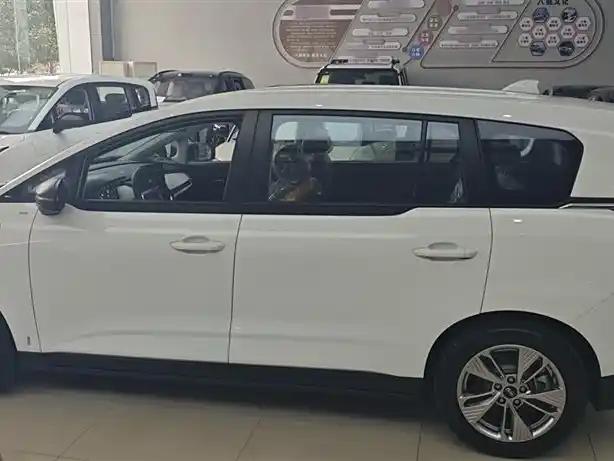 Bestune NAT 2024 Premium White Chinese Electric MPV