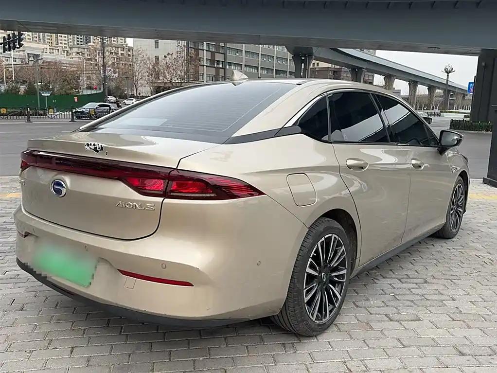 AION S 2019 Champagne Affordable Electric car