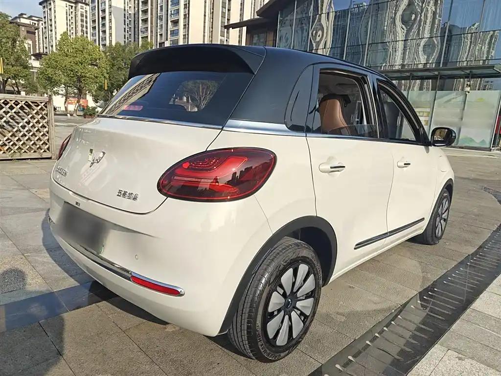 Wuling Bingo 2023 Luxury White Chinese New Energy Sedan