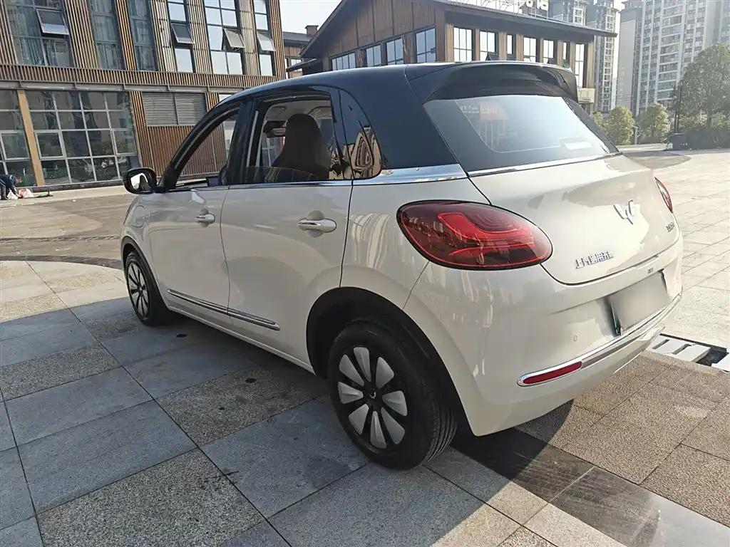 Wuling Bingo 2023 Luxury White Chinese New Energy Sedan