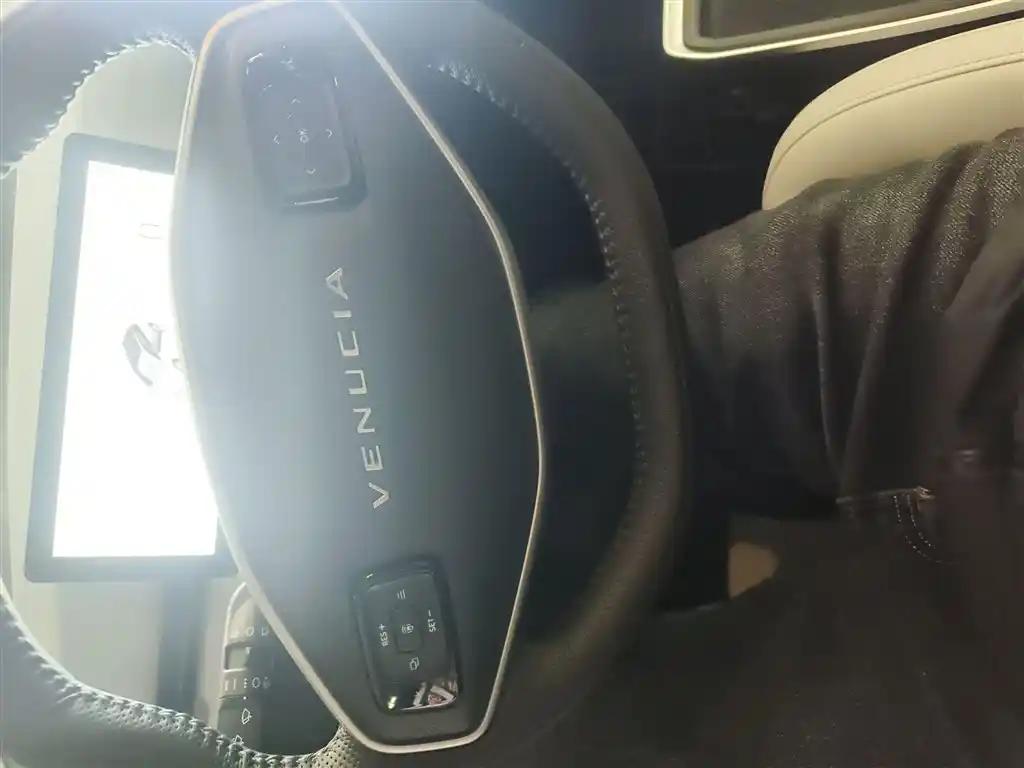 Venucia VX6 2023 Blue Luxury Electric SUV with Panoramic Sunroof