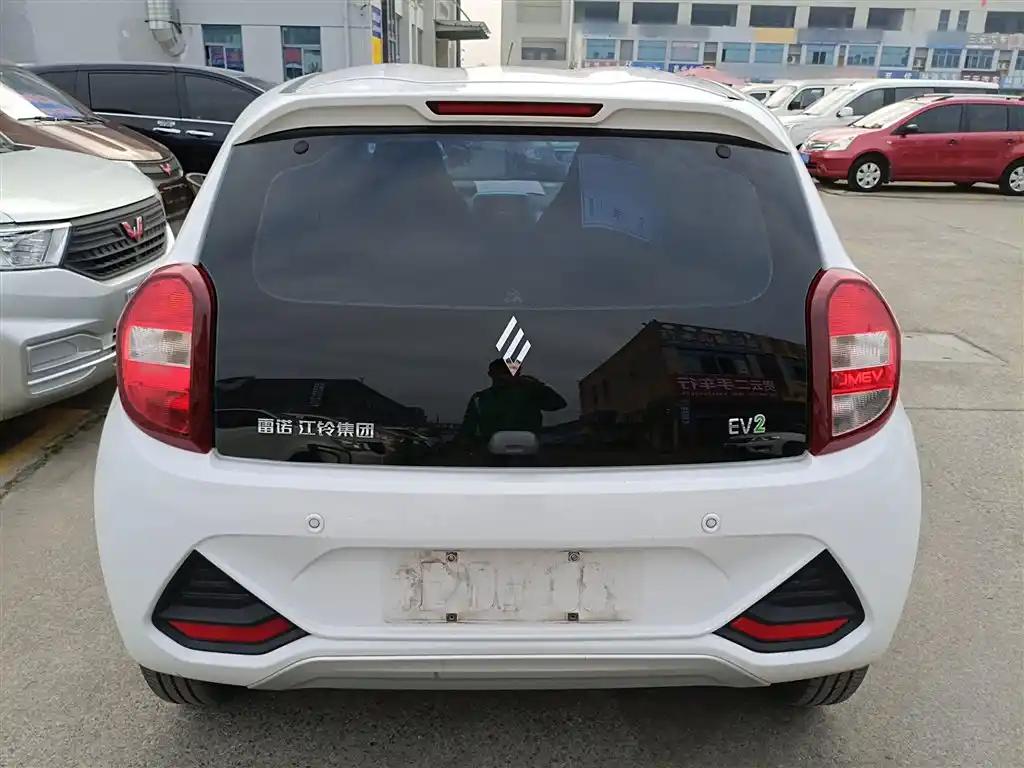 JMEV Small Qilin 2024 White Electric City Car