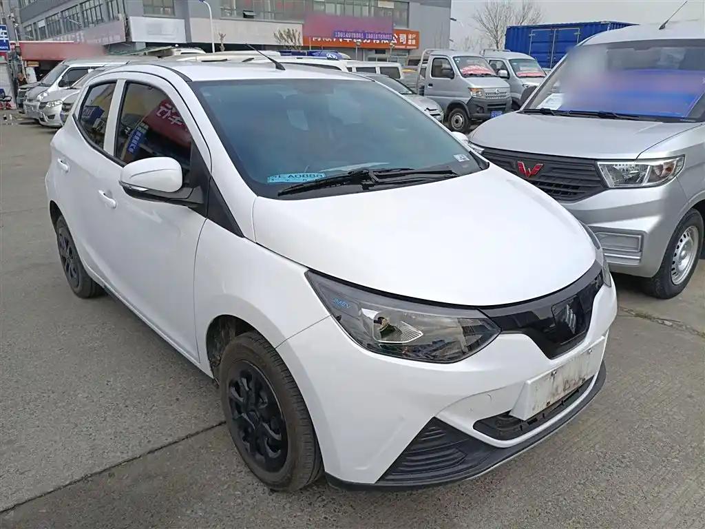 JMEV Small Qilin 2024 White Electric City Car
