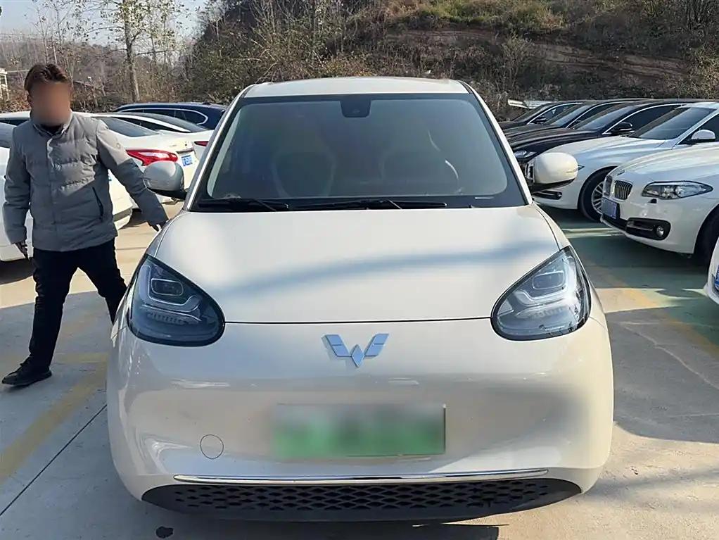 Wuling Bingo 2023 White Electric Sedan