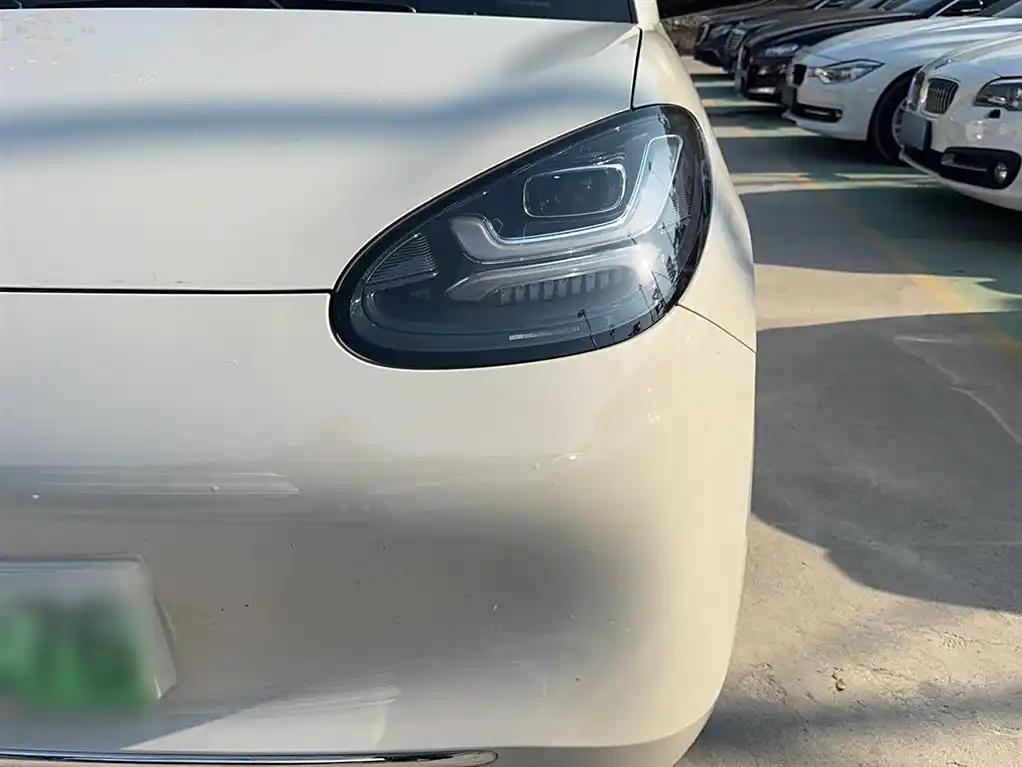 Wuling Bingo 2023 White Electric Sedan